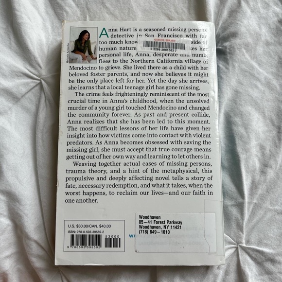 When the stars go dark Book by Paula McLain. - Picture 2 of 3